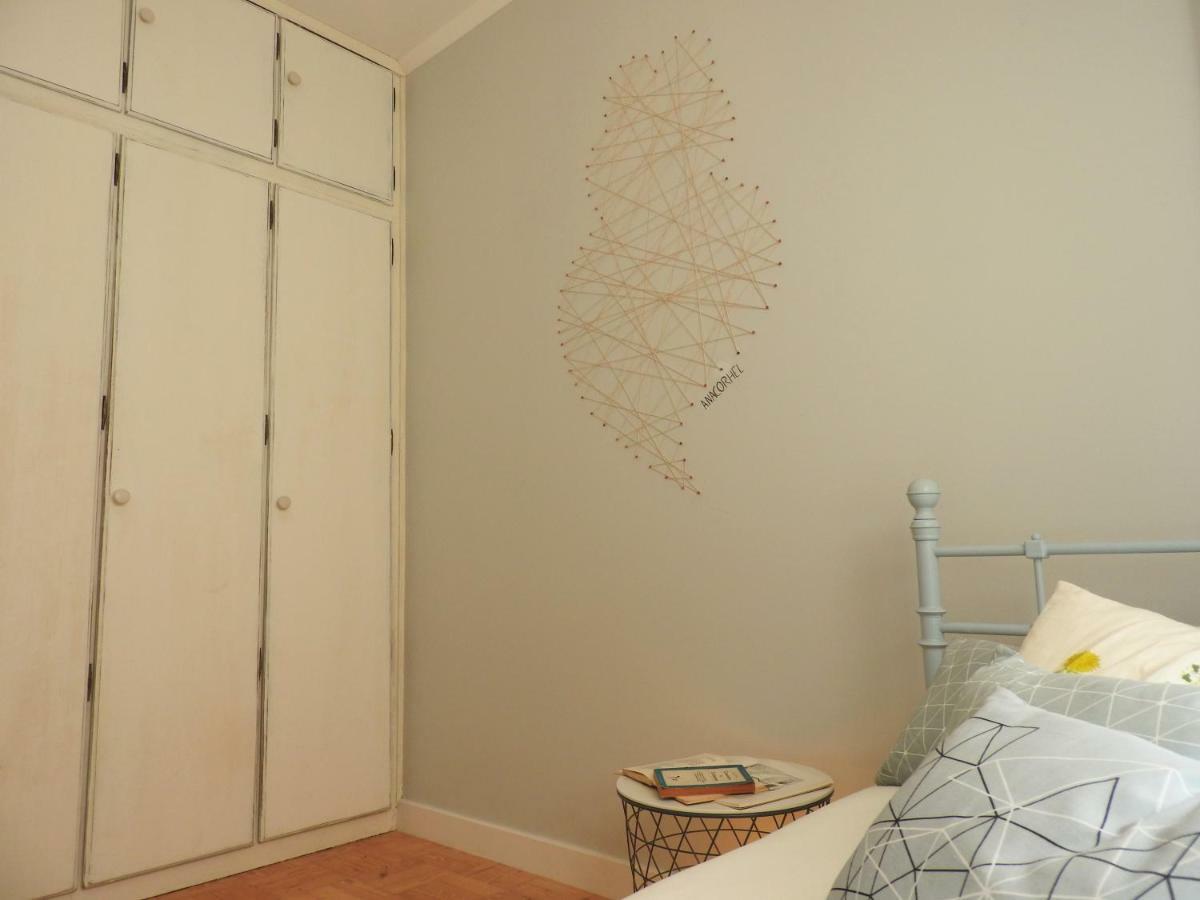 Lisbon Airport Hostel Екстер'єр фото