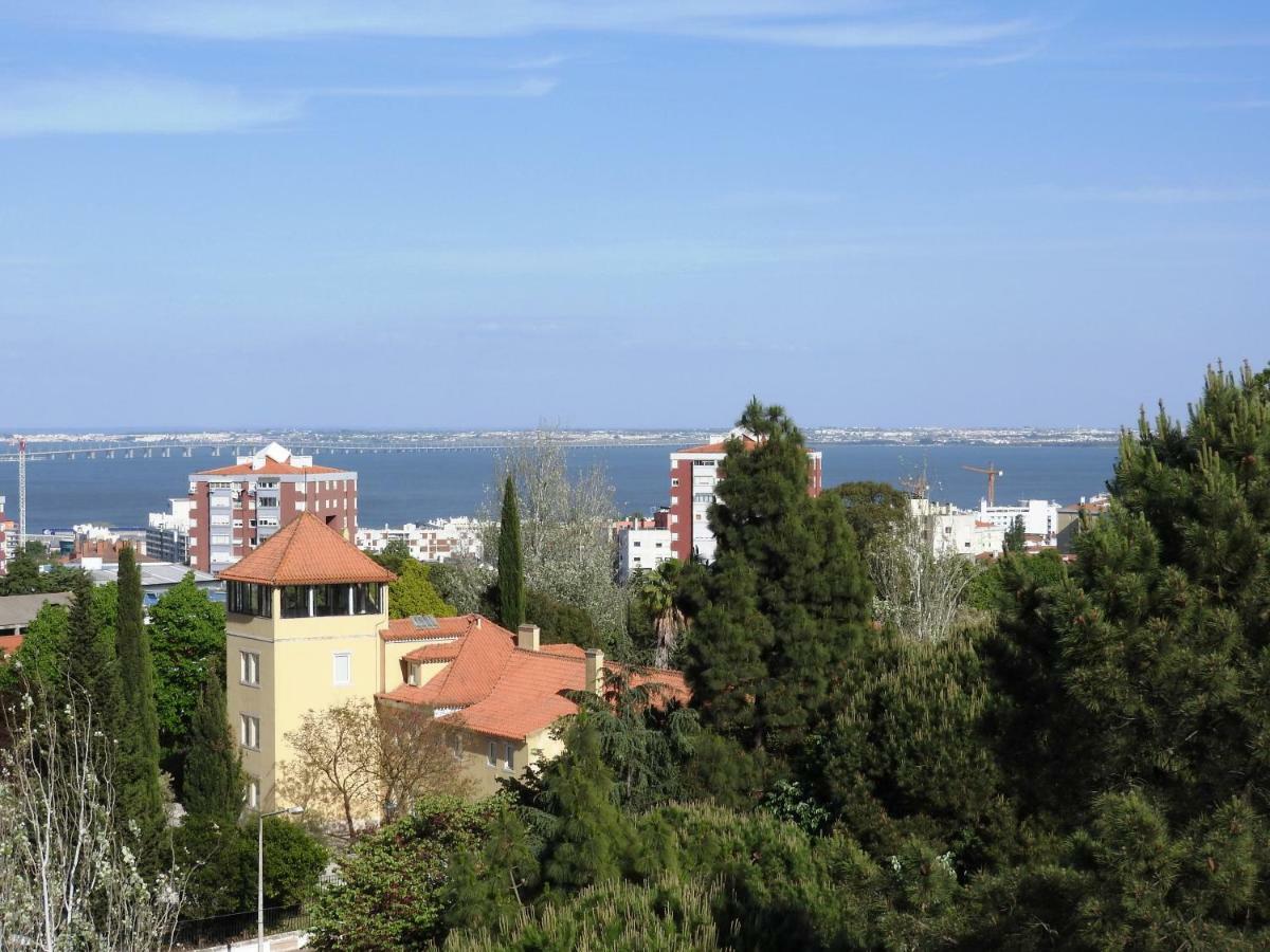 Lisbon Airport Hostel Екстер'єр фото