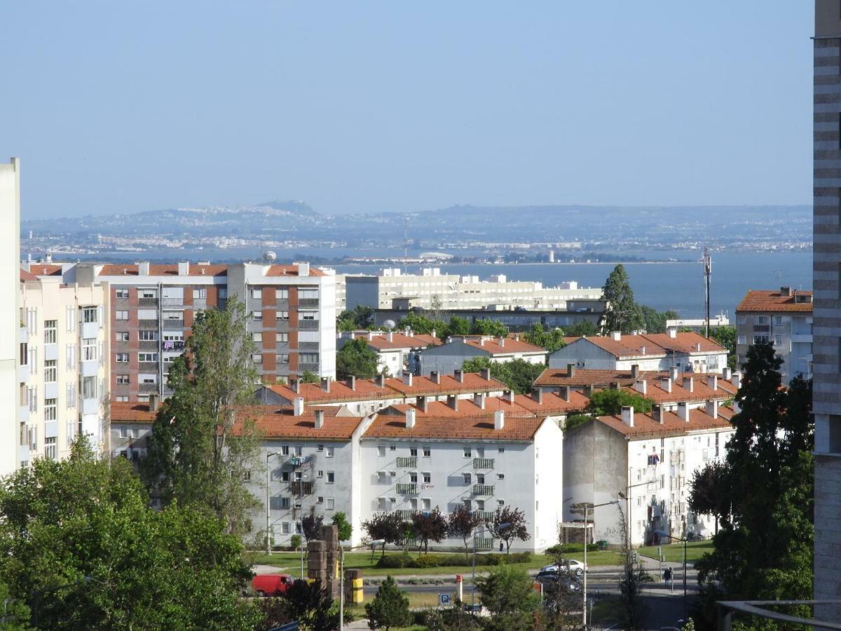 Lisbon Airport Hostel Екстер'єр фото