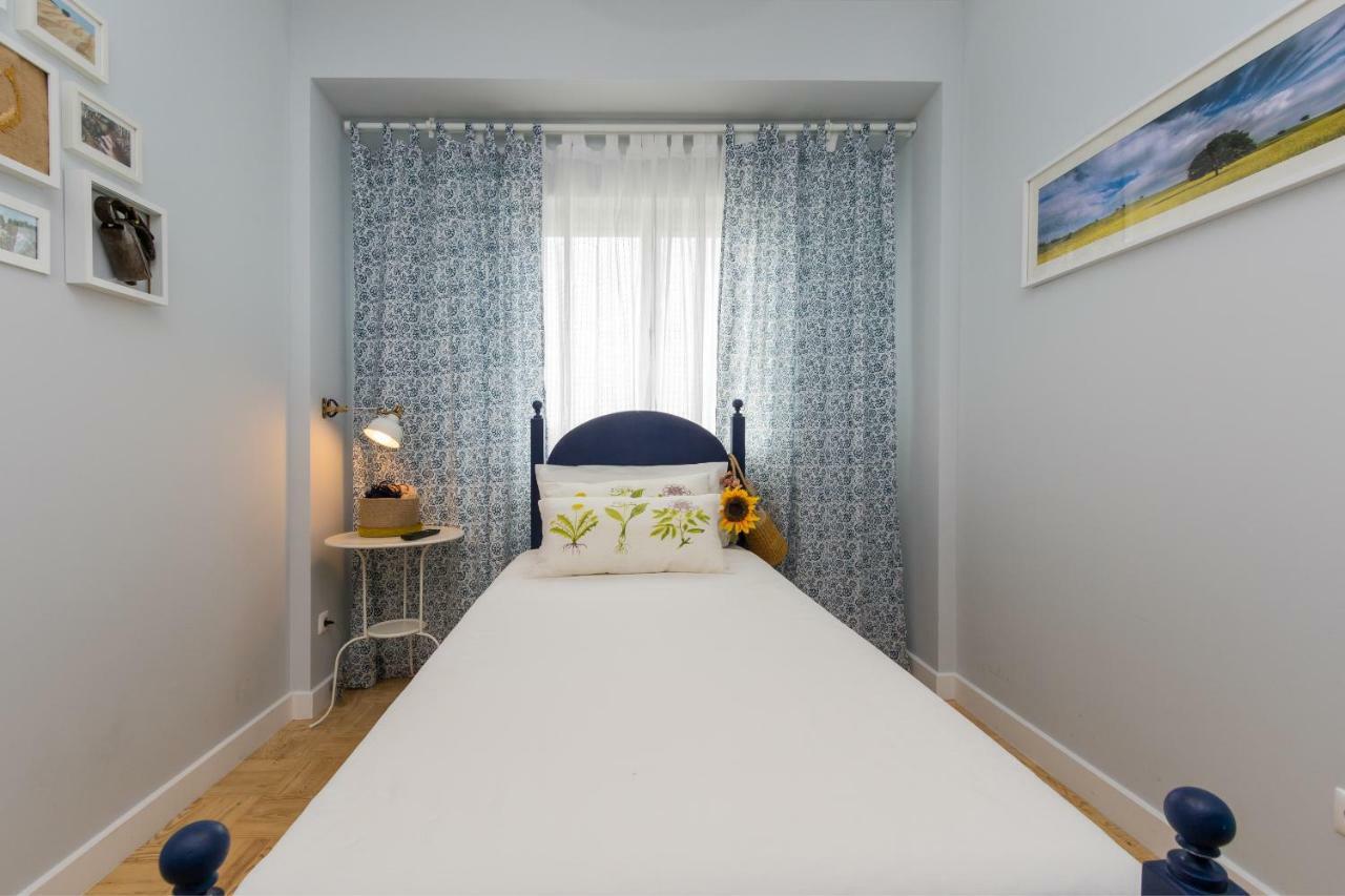 Lisbon Airport Hostel Екстер'єр фото